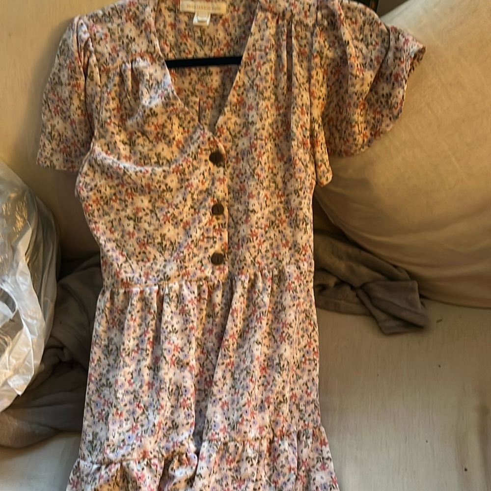 Adorable dress with very nice fabric, slinky feel